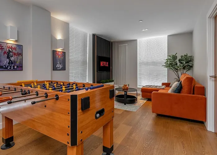 Mk City Centre, The Diamond Suite, Free Parking Space, Premium Spacious Apartment With Foosball Table